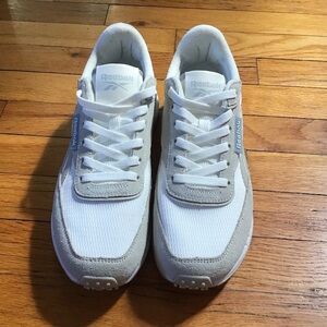 NEW, UNWORN, Reebok Ortholite comfort sneakers, size US women 8,5.
